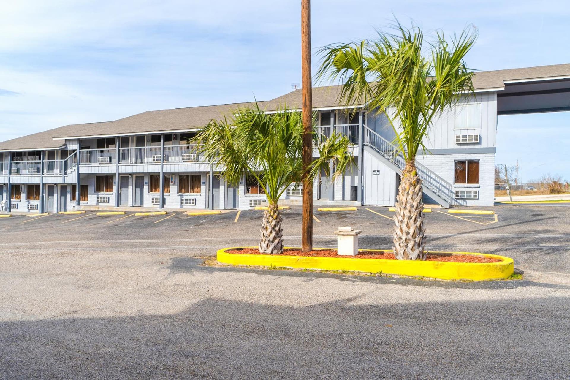 Regency Inn Three Rivers I-37 featured exterior or lobby in Three Rivers, TX — similar hotel