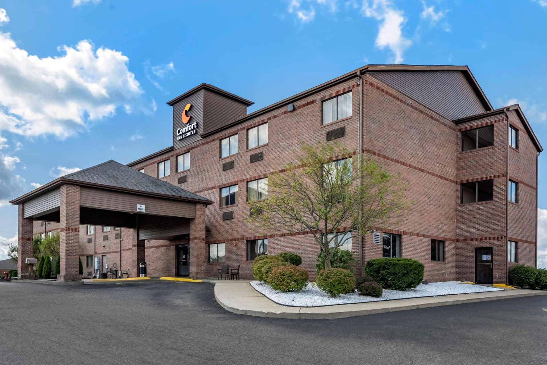 Comfort Inn & Suites Streetsboro - Kent interior in Streetsboro, OH — gallery photo 2