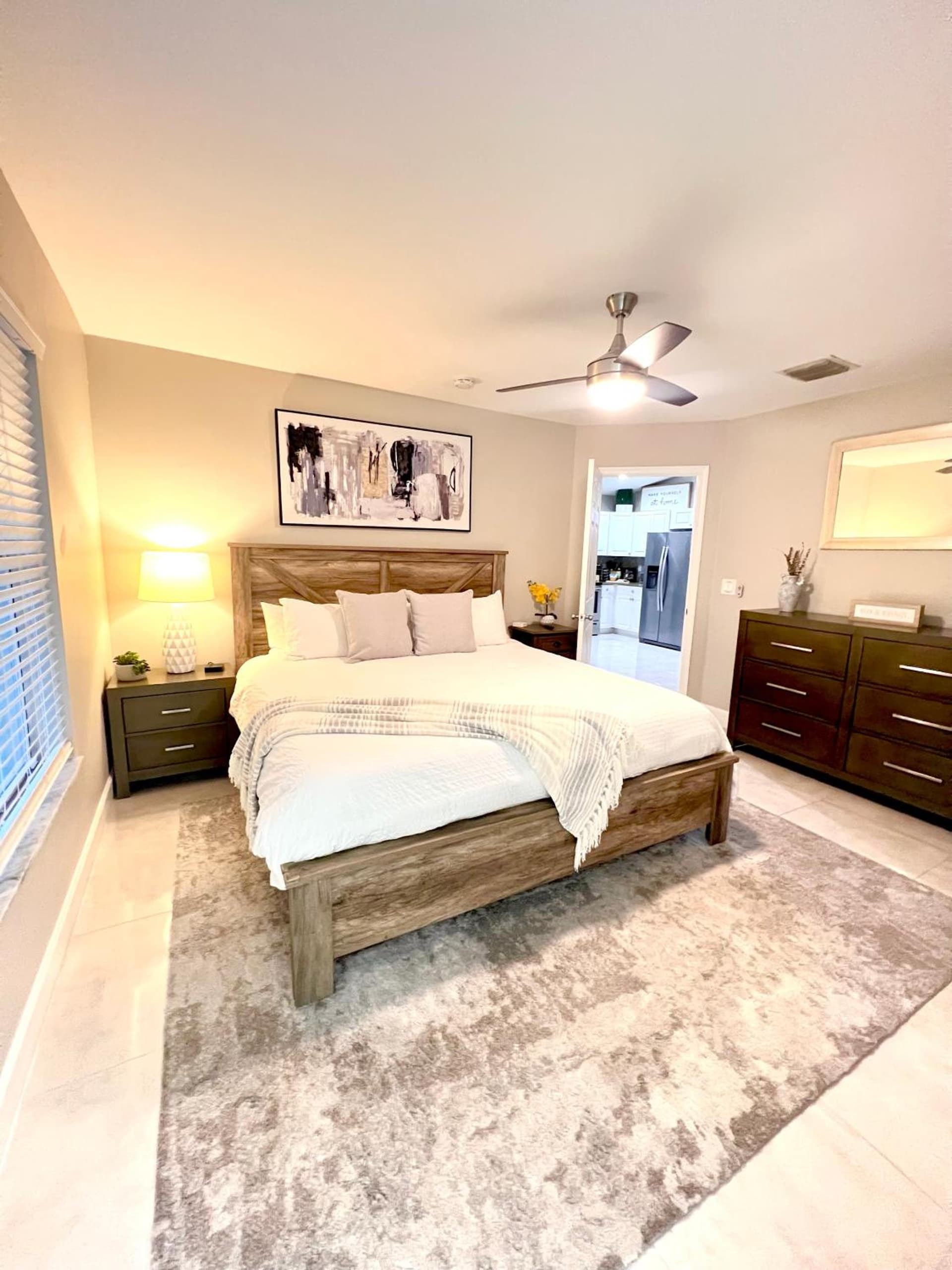 2 mins to Downtown Atlantic Ave-3 mins to Beach-600mbps-BBQ-Fenced Yard property views in Delray Beach, FL — gallery photo 3