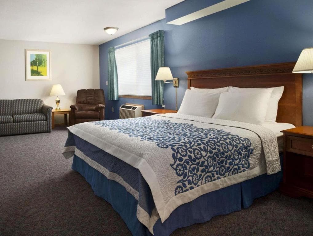 Days Inn by Wyndham Lacey Olympia Area property views in Lacey, WA — gallery photo 3