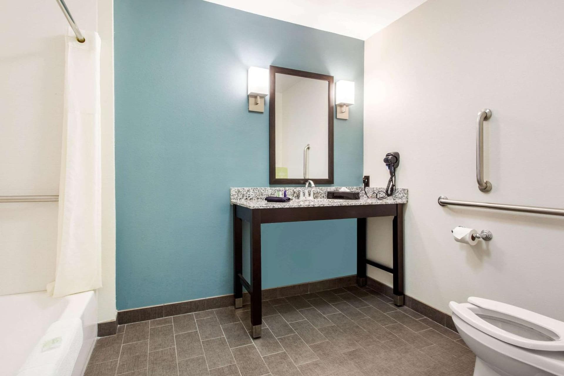 Sleep Inn & Suites Middletown - Goshen interior in Middletown, NY — gallery photo 2