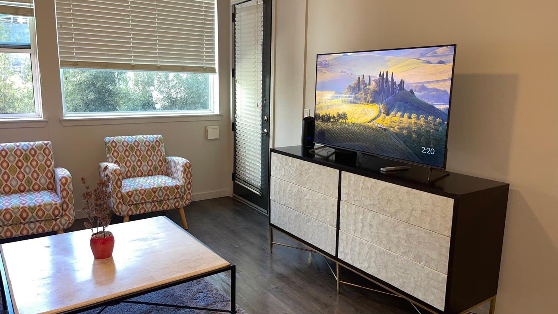 Luxury Designed 2 Bedrooms Part Hotel in Woodland Hills CA interior in Los Angeles, CA — gallery photo 2