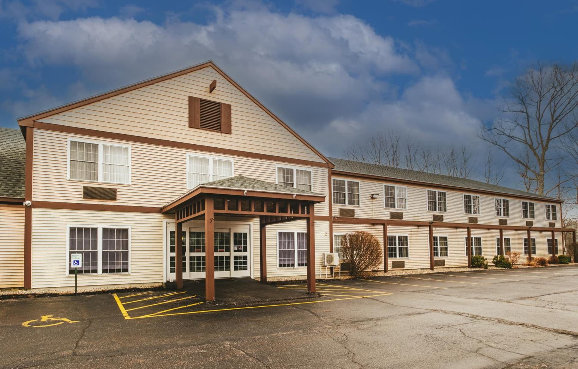 Casco Bay Inn interior in Freeport — gallery photo 2