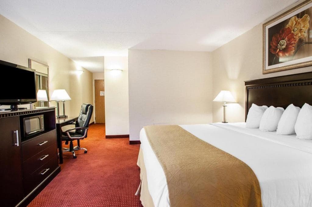 Quality Inn & Suites interior in Westampton Township — gallery photo 2