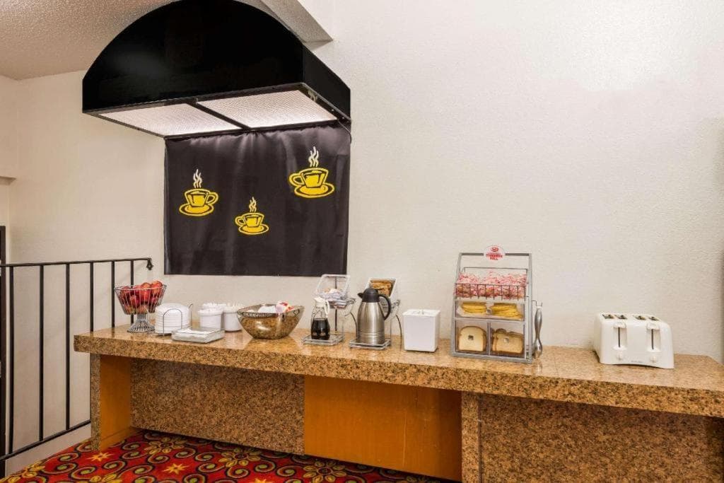 Quality Inn & Suites property views in Saint Louis, MO — gallery photo 3