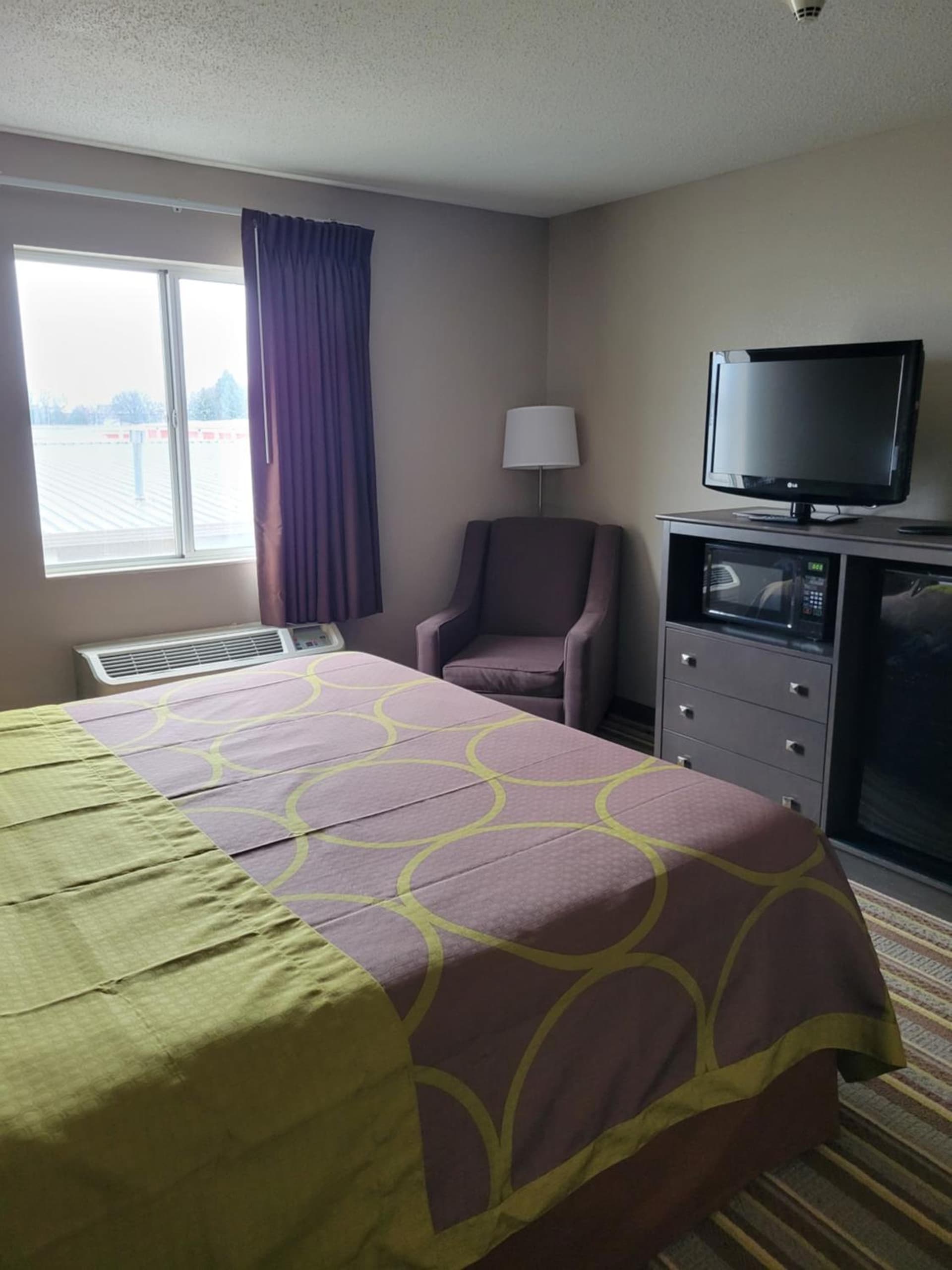 Super 8 by Wyndham Aurora/Naperville Area gallery photo in Aurora, IL — image 8