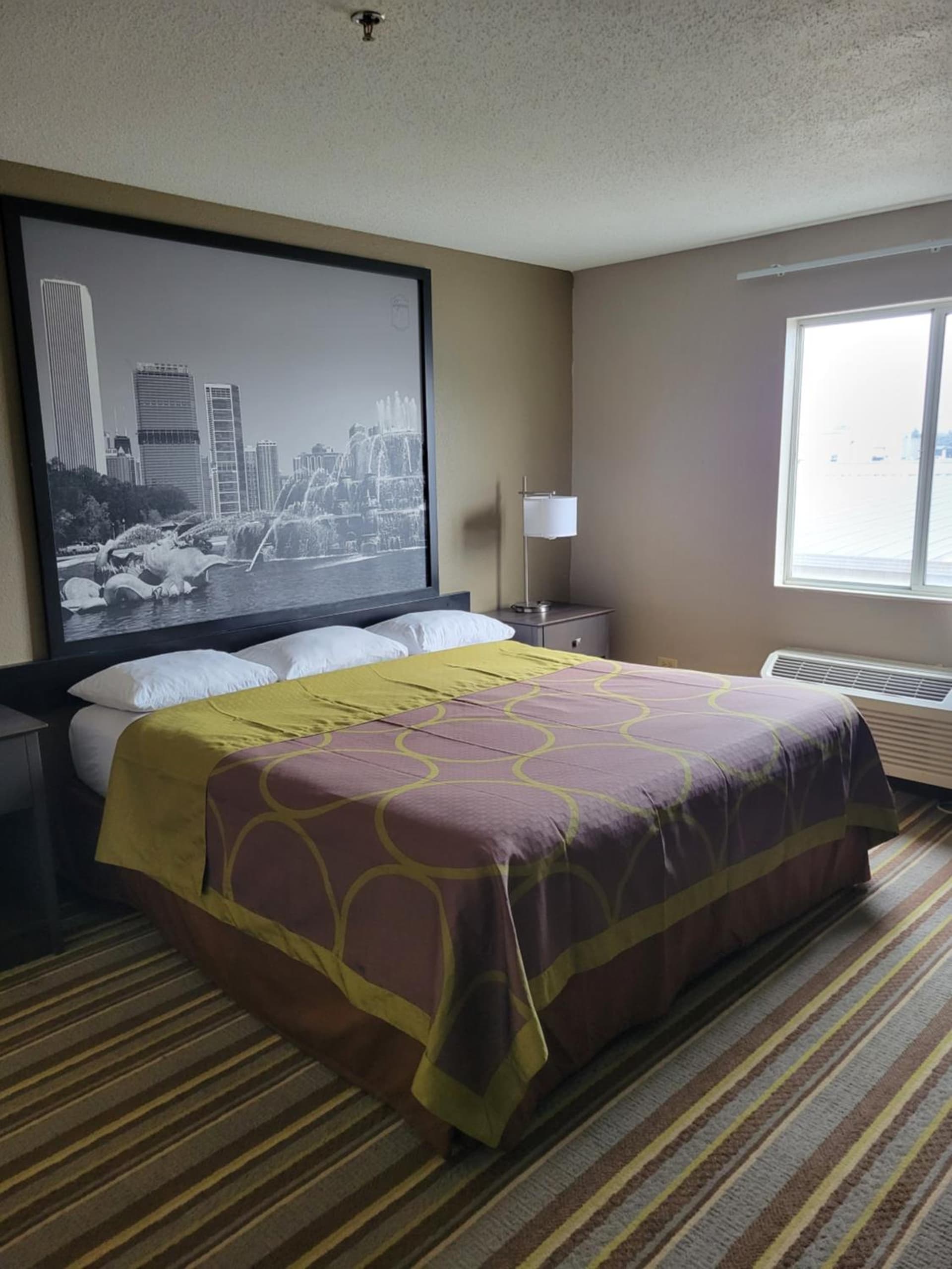 Super 8 by Wyndham Aurora/Naperville Area gallery photo in Aurora, IL — image 7