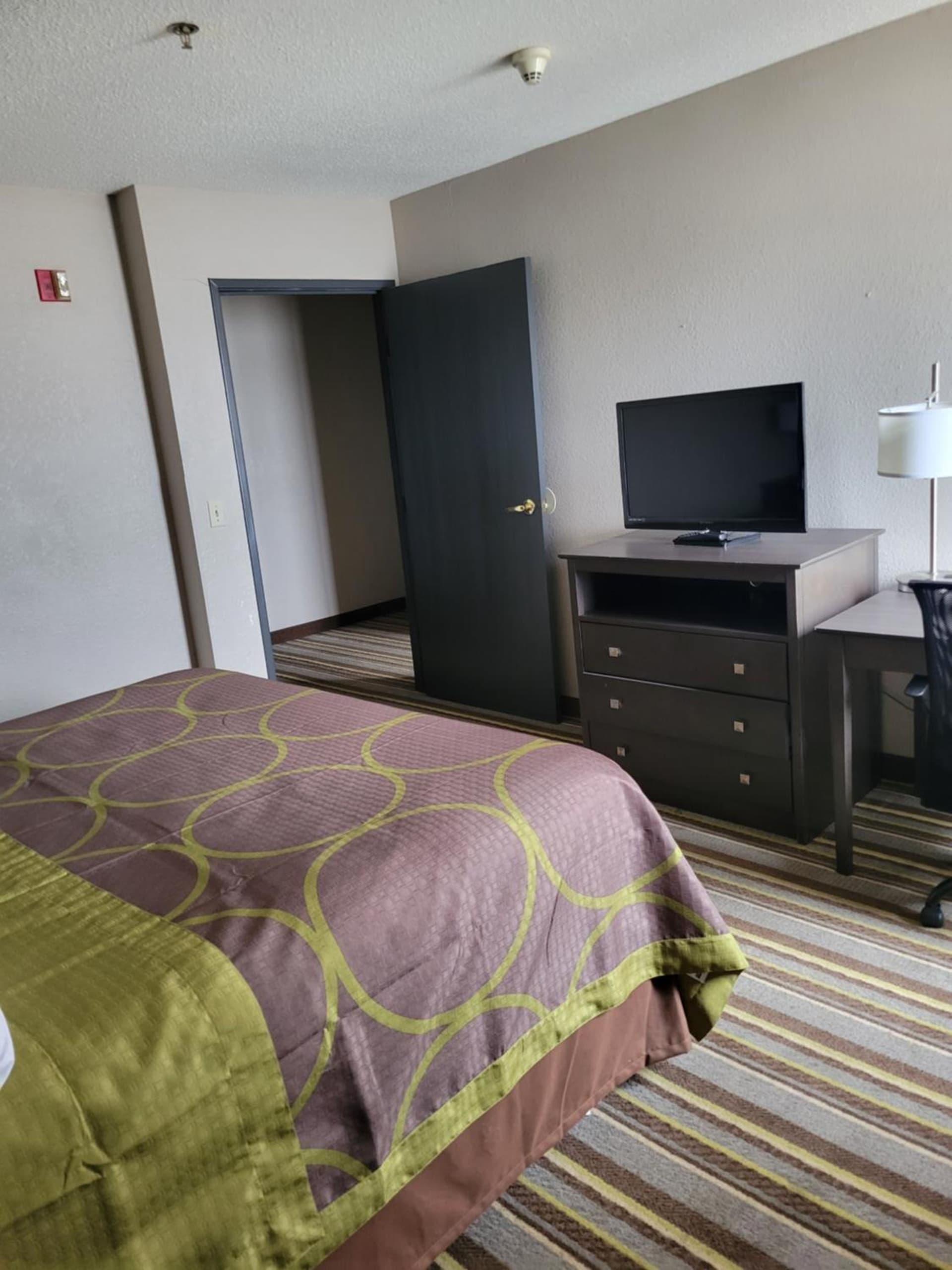 Super 8 by Wyndham Aurora/Naperville Area gallery photo in Aurora, IL — image 9