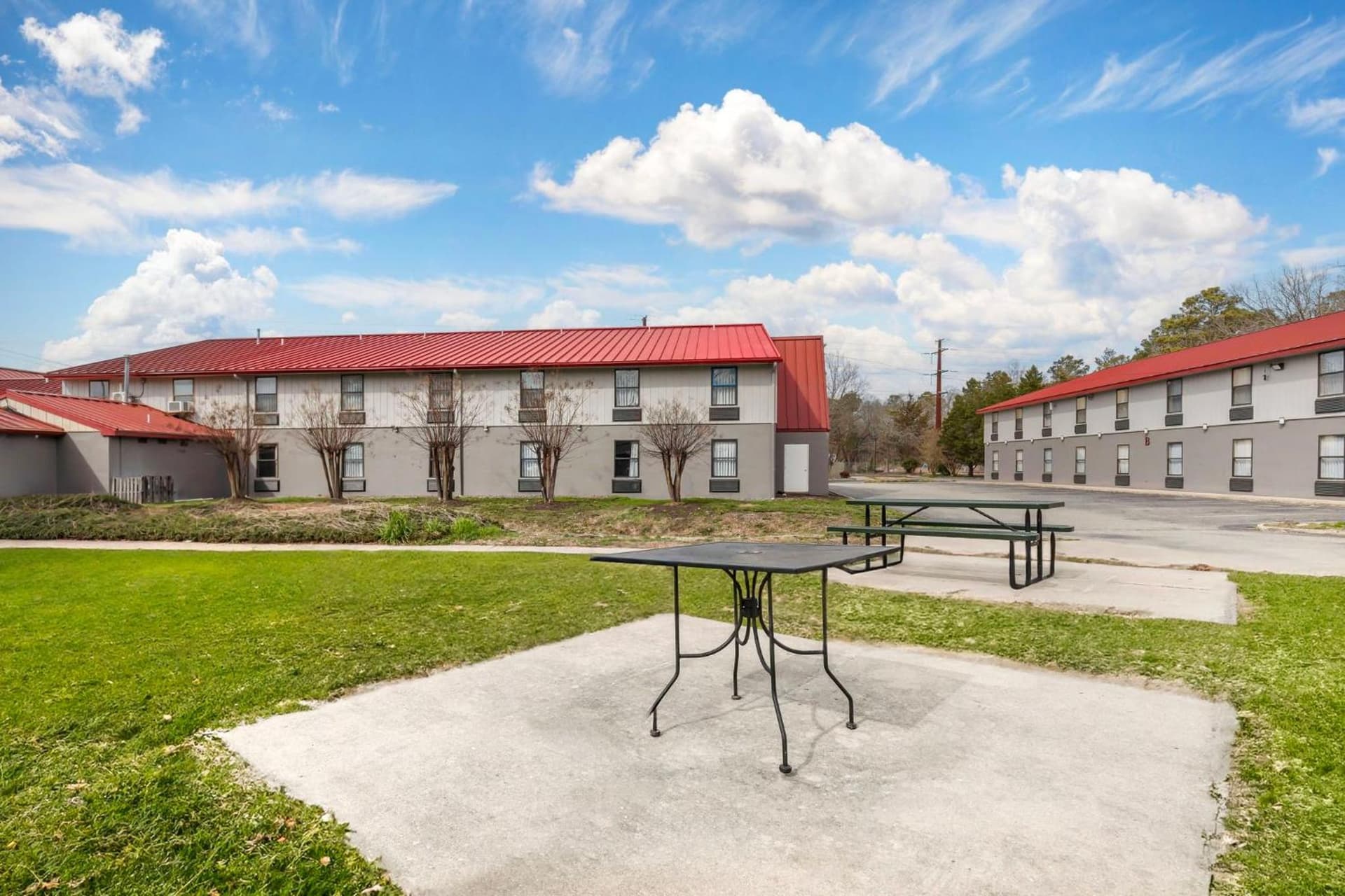 Red Roof Inn & Suites Newport News property views in Newport News, VA — gallery photo 3