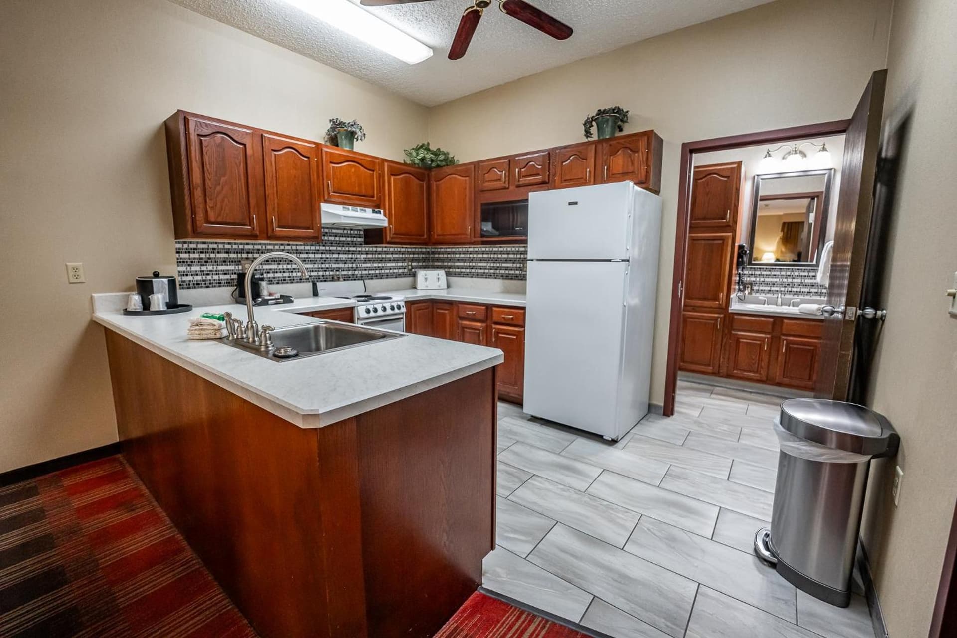 Christopher Inn and Suites interior in Chillicothe, OH — gallery photo 2