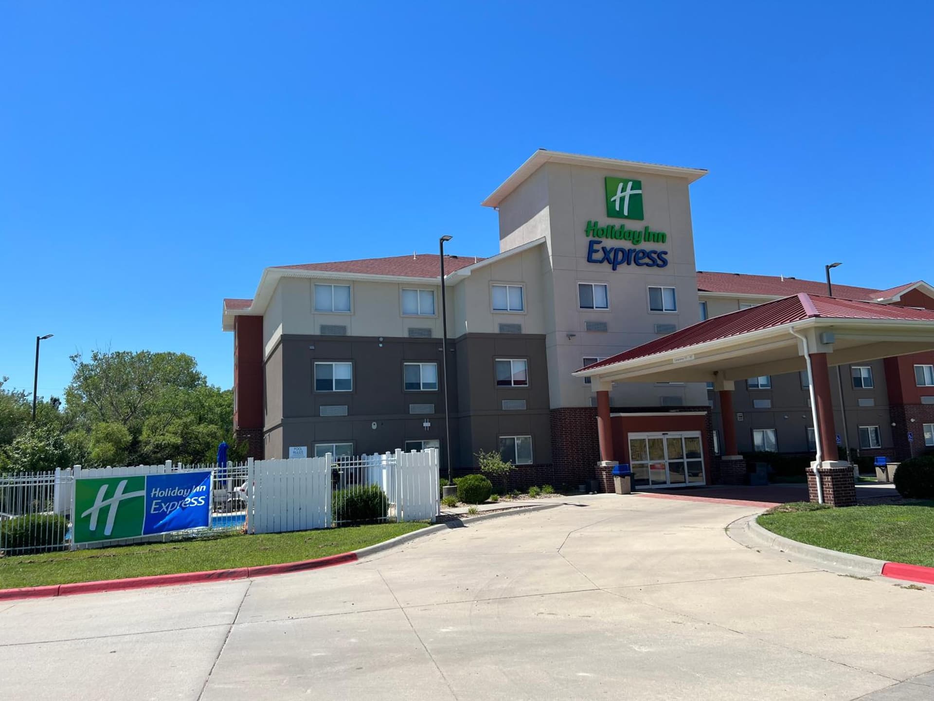 Holiday Inn Express - Wichita North - Park City by IHG featured exterior or lobby in Park City, KS — similar hotel