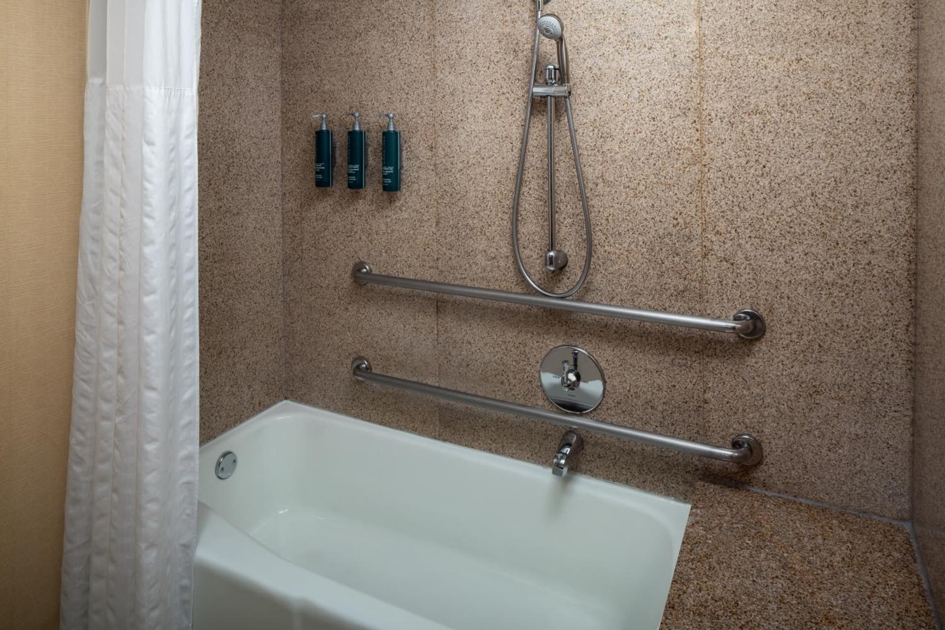 DoubleTree Boston North Shore Danvers gallery photo in Danvers — image 13