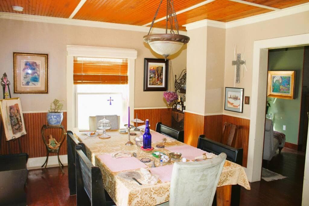 The Tumble Inn interior in Eureka Springs, AR — gallery photo 2