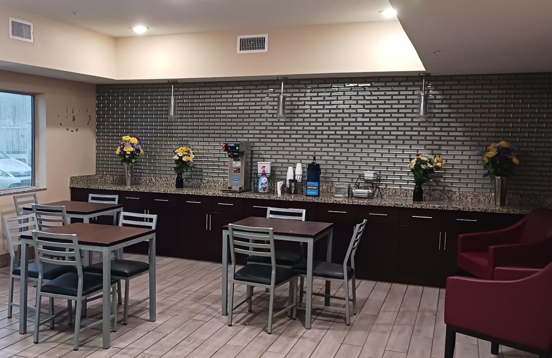 Red Roof Inn Baton Rouge property views in Baton Rouge, LA — gallery photo 3