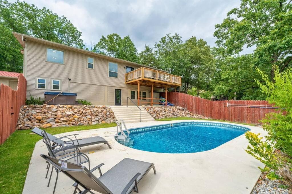 Lake Livin' interior in Hot Springs, AR — gallery photo 2