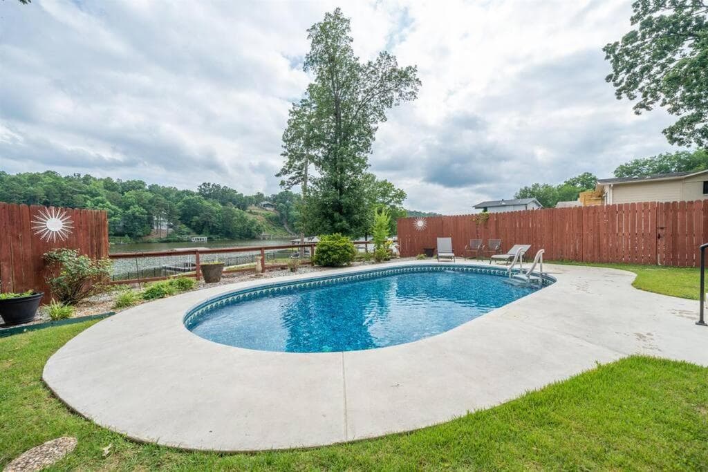 Lake Livin' property views in Hot Springs, AR — gallery photo 3