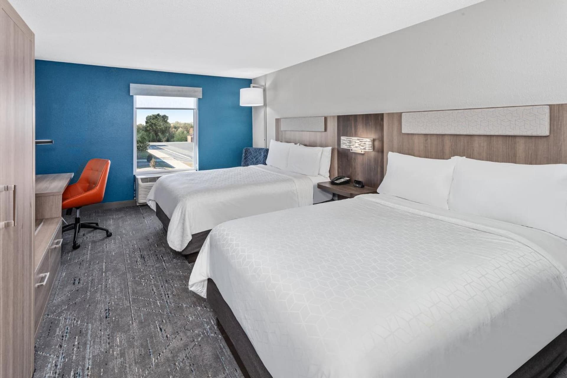 Holiday Inn Express Hotel & Suites Chicago-Algonquin by IHG gallery photo in Algonquin, IL — image 27