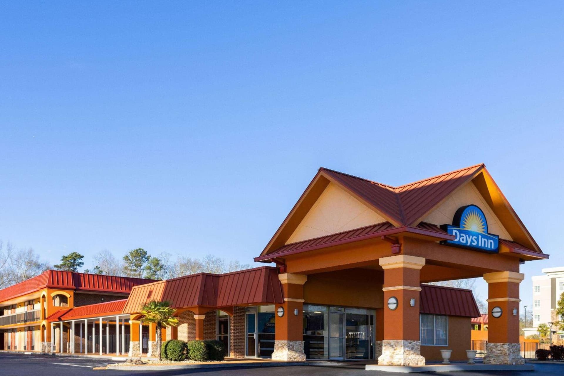 Days Inn by Wyndham Forsyth featured exterior or lobby in Forsyth, GA — similar hotel