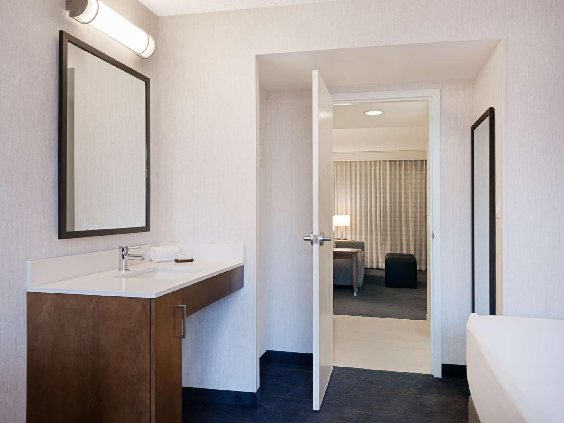 Embassy Suites Chicago - Downtown River North gallery photo in Chicago, IL — image 18