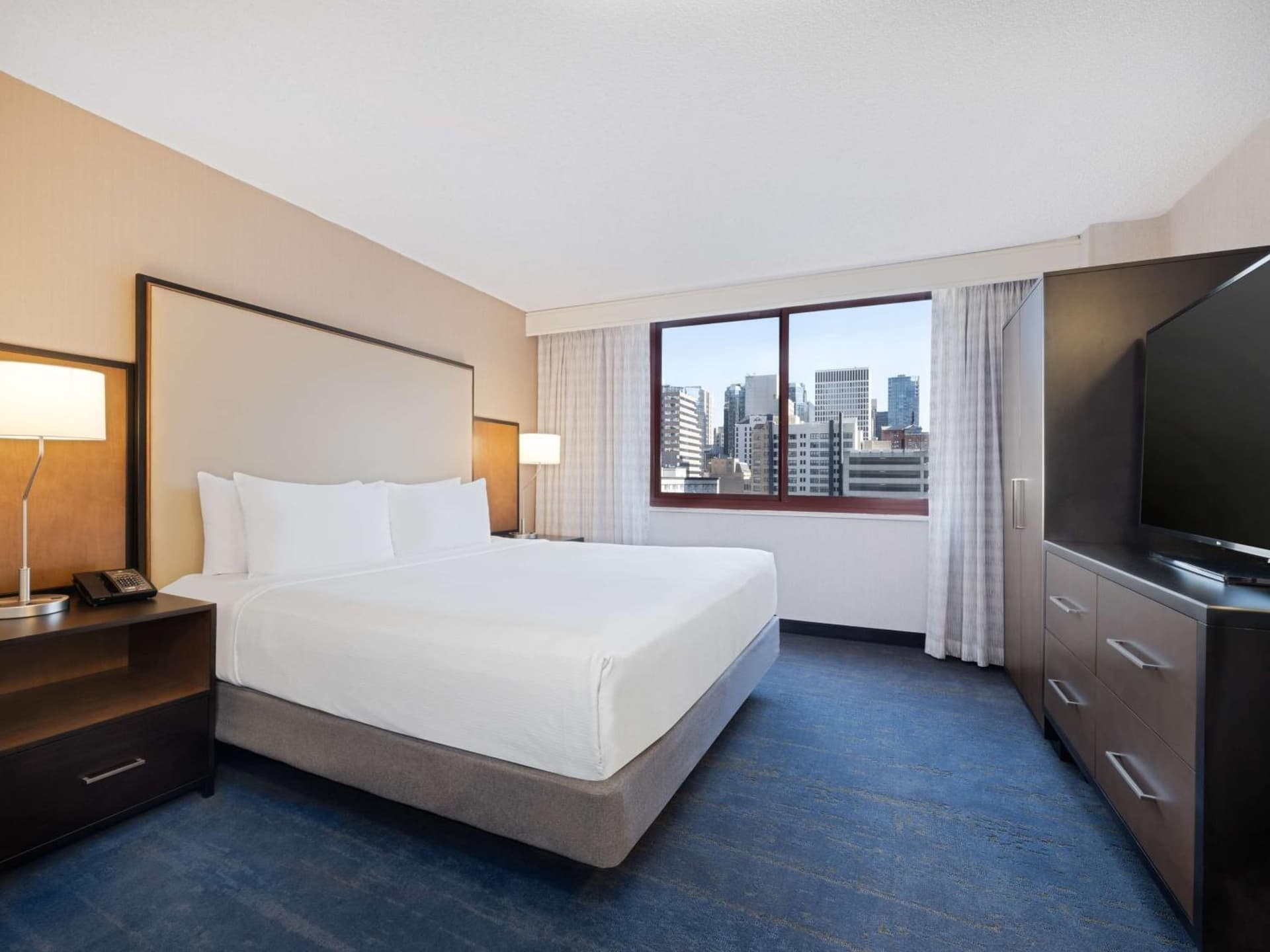 Embassy Suites Chicago - Downtown River North gallery photo in Chicago, IL — image 37