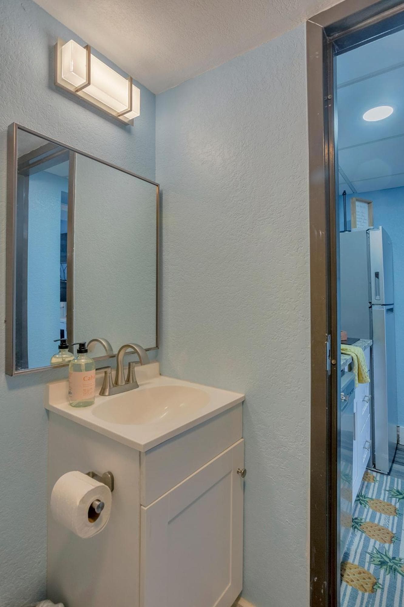 TAMPA BAY, BEACH step away, WIFI, FREE PARKING,POOLS, JACUZZI gallery photo in Ruskin, FL — image 93