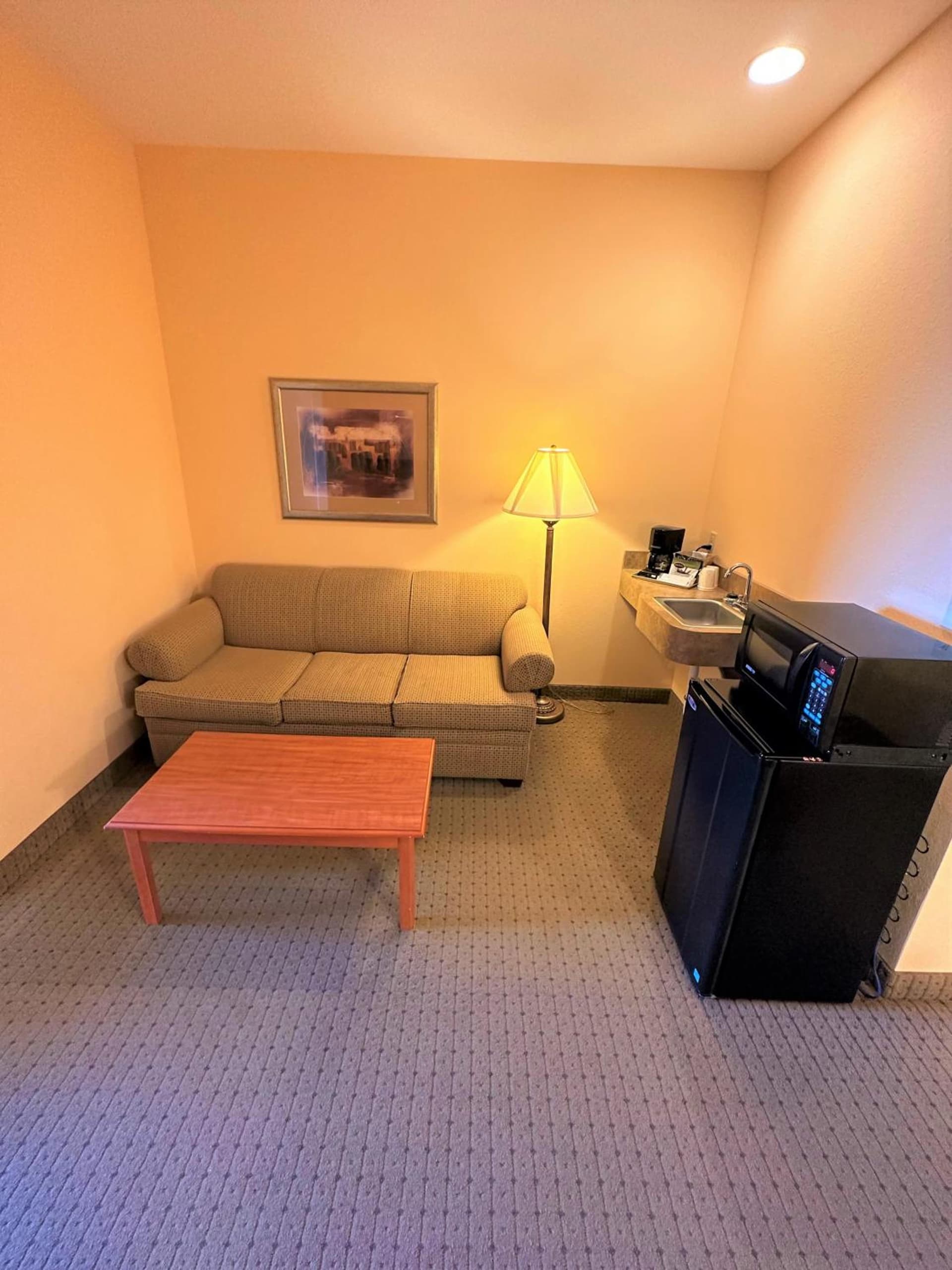 Super 8 by Wyndham Topeka at Forbes Landing gallery photo in Topeka, KS — image 48