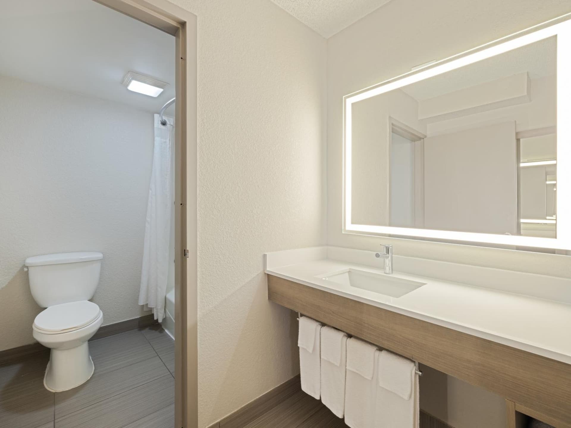 Holiday Inn Express Hotel & Suites Ft. Lauderdale-Plantation by IHG gallery photo in Plantation, FL — image 53