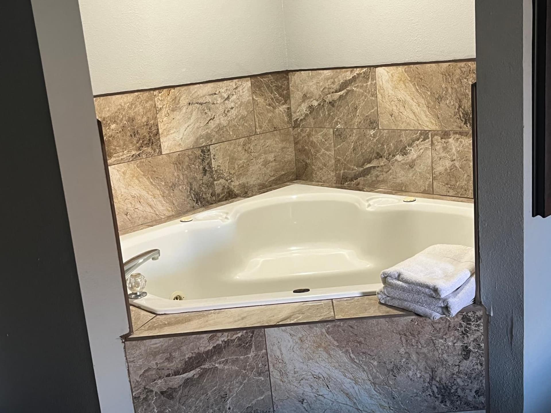 Days Inn & Suites by Wyndham Williamsburg IA North gallery photo in Williamsburg, IA — image 32