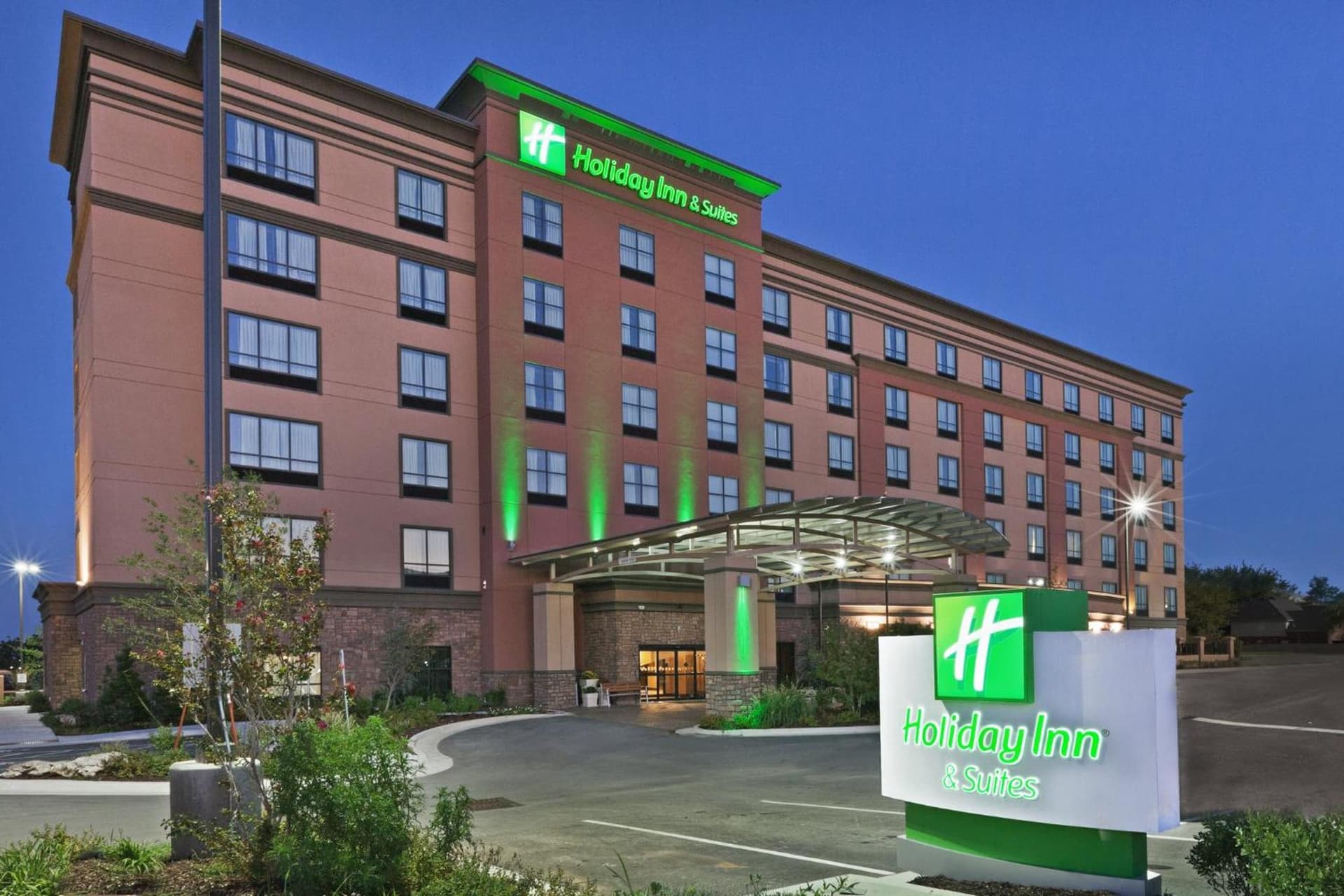 Holiday Inn Hotel & Suites Tulsa South by IHG gallery photo in Tulsa, OK — image 71