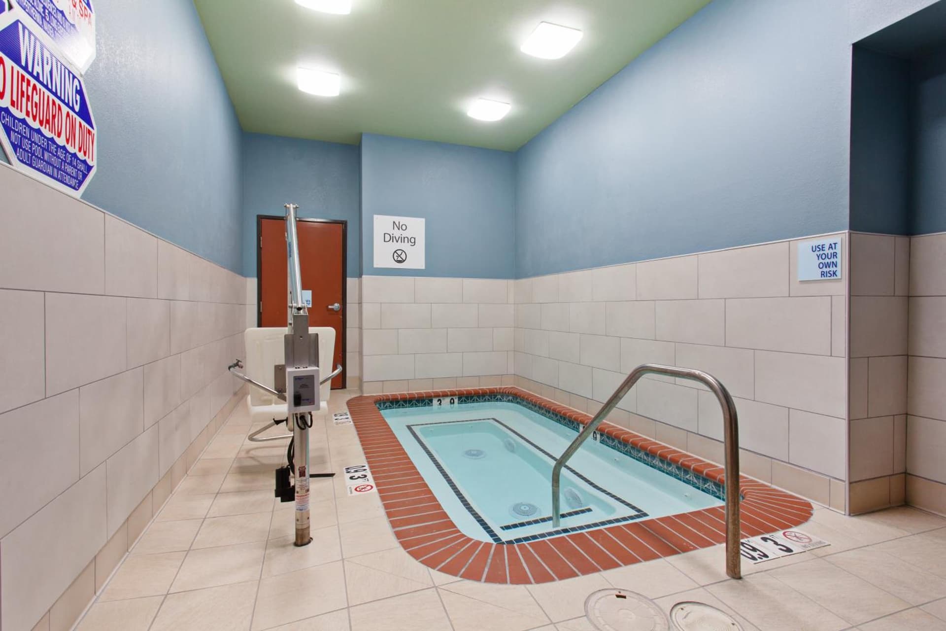 Holiday Inn Express & Suites Oakland - Airport by IHG property views in Oakland, CA — gallery photo 3