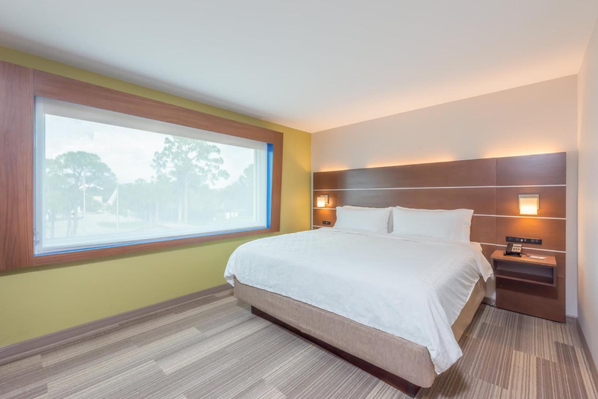 Holiday Inn Express Hotel & Suites Bradenton West by IHG gallery photo in Bradenton, FL — image 49