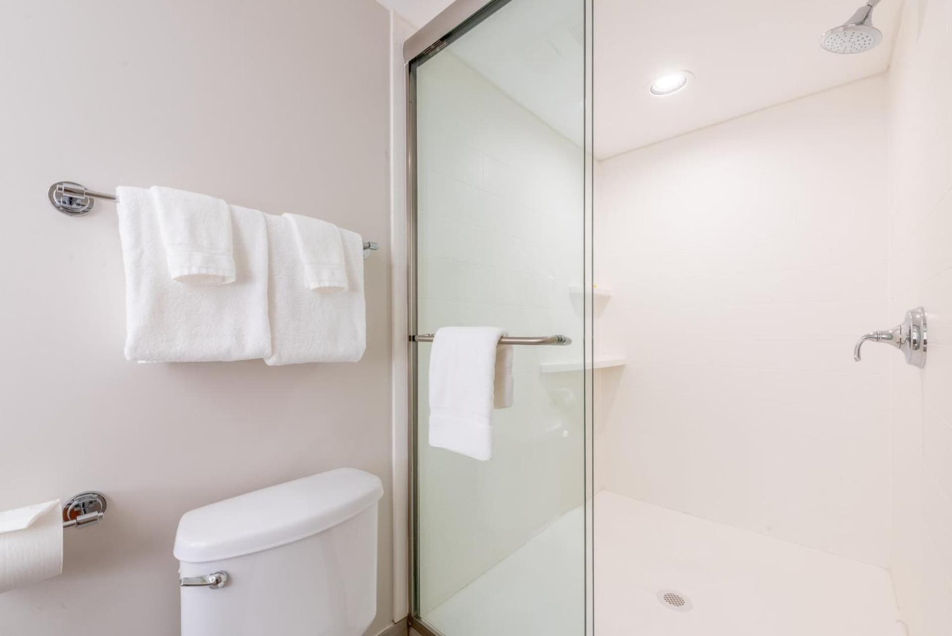 Holiday Inn Express Hotel & Suites Bradenton West by IHG interior in Bradenton, FL — gallery photo 2