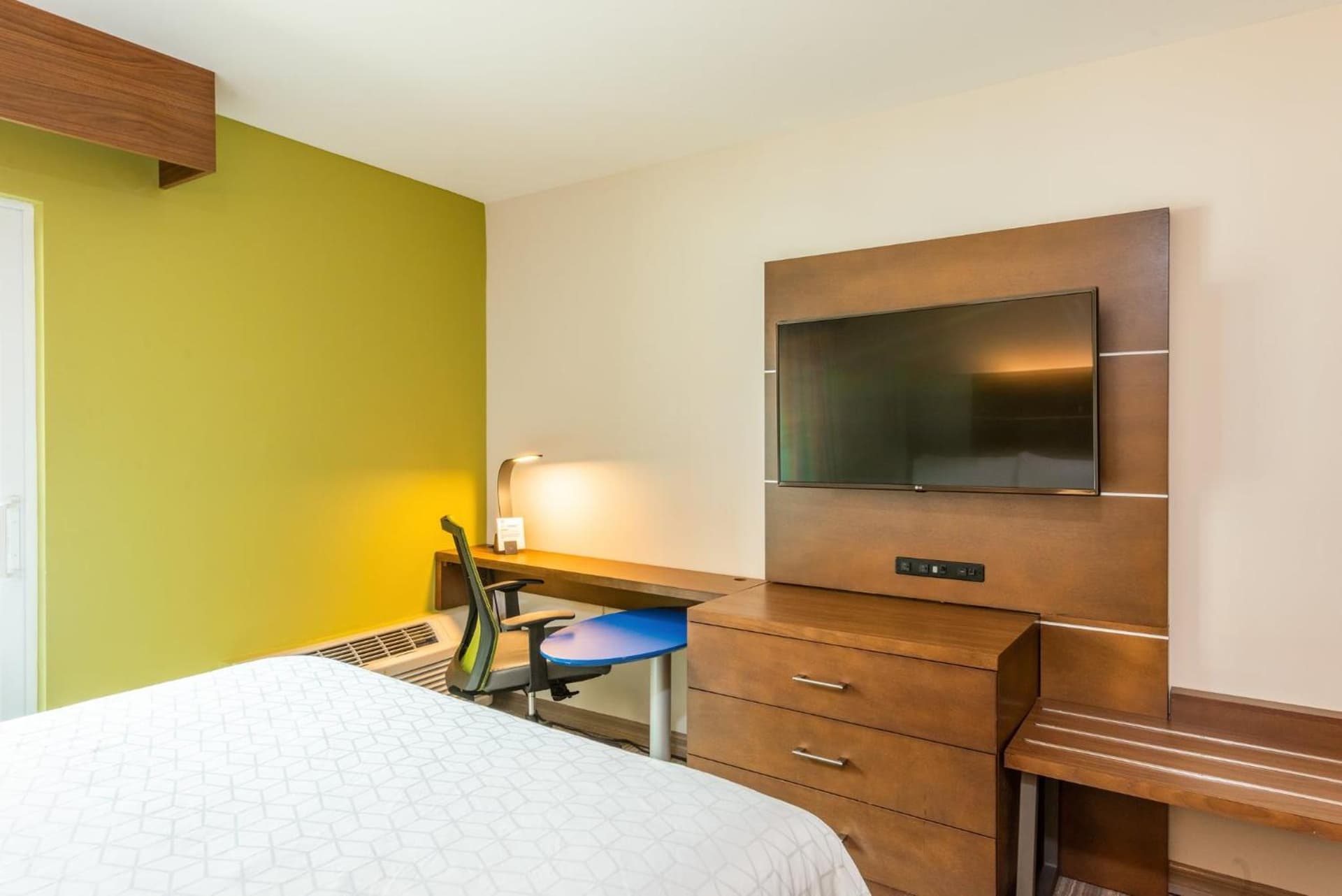 Holiday Inn Express Hotel & Suites Bradenton West by IHG gallery photo in Bradenton, FL — image 41