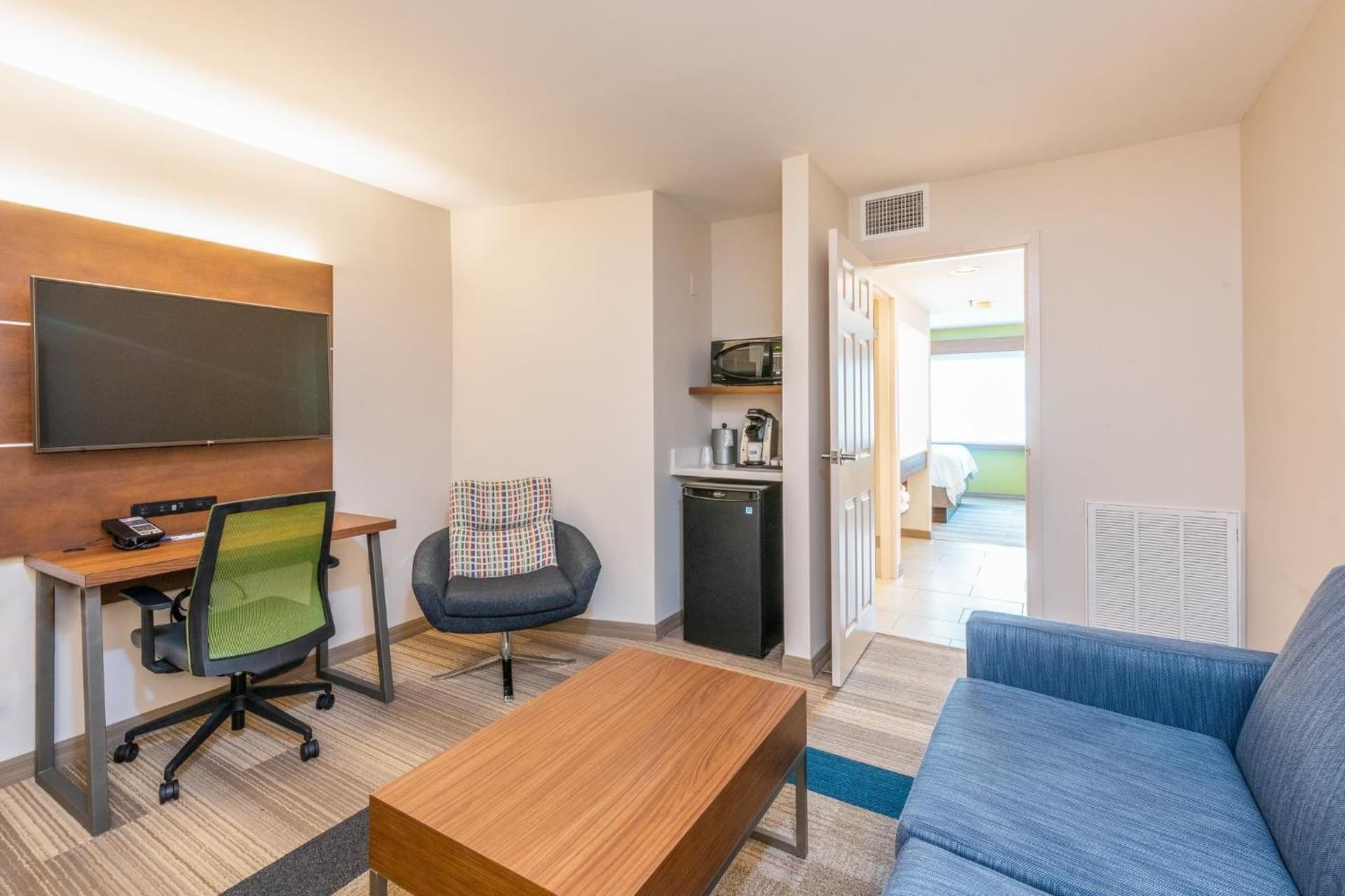 Holiday Inn Express Hotel & Suites Bradenton West by IHG gallery photo in Bradenton, FL — image 23