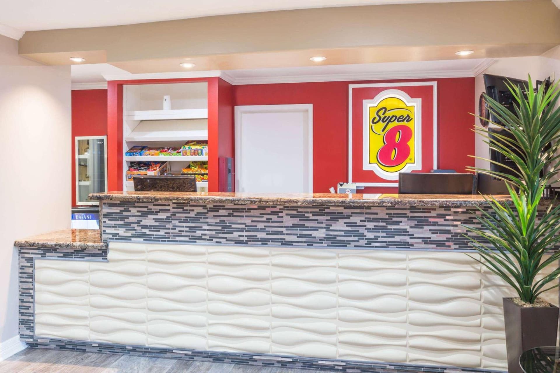 Super 8 by Wyndham Houston Webster NASA interior in Webster, TX — gallery photo 2