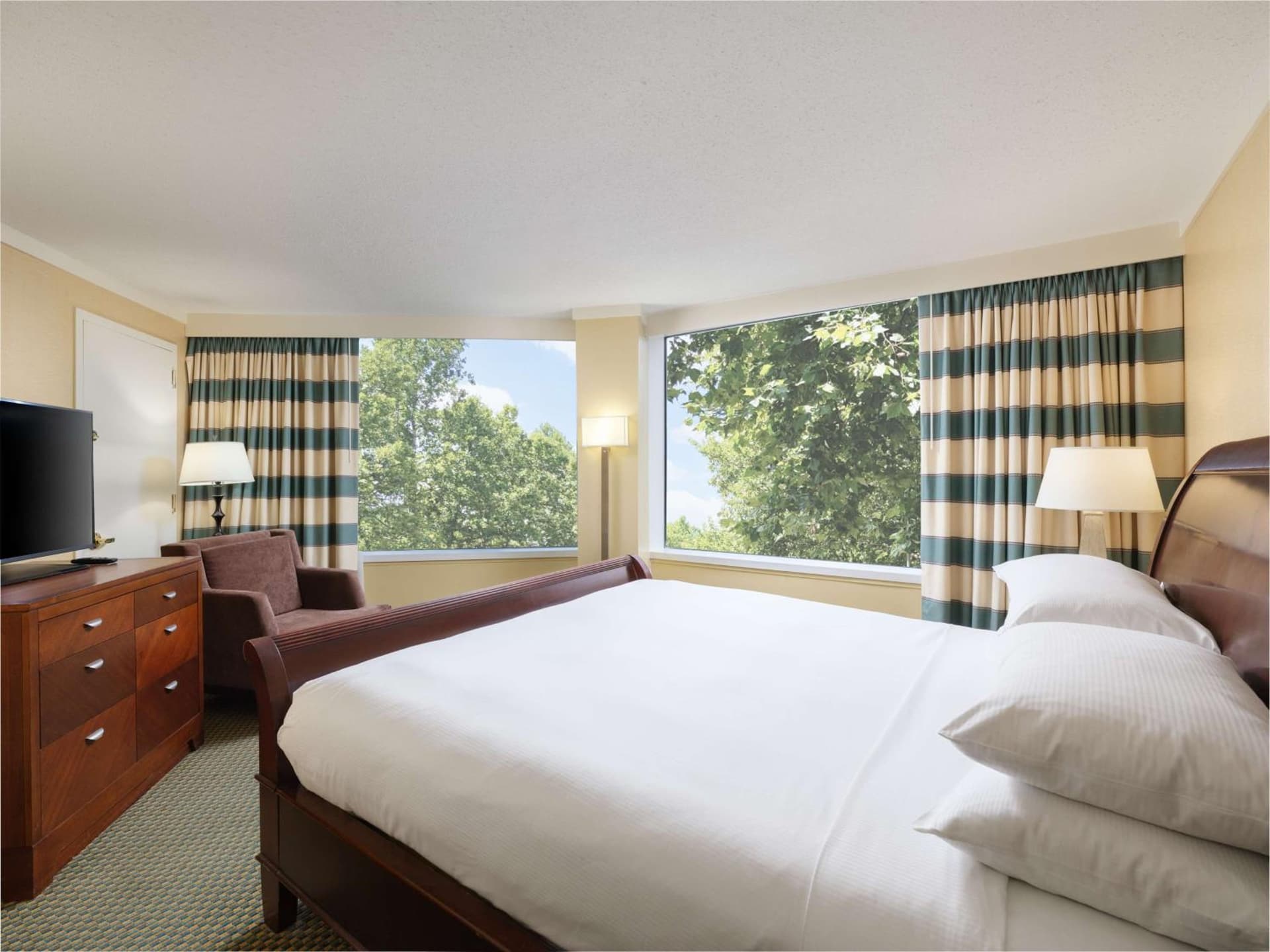 DoubleTree by Hilton Stamford gallery photo in Stamford, CT — image 55