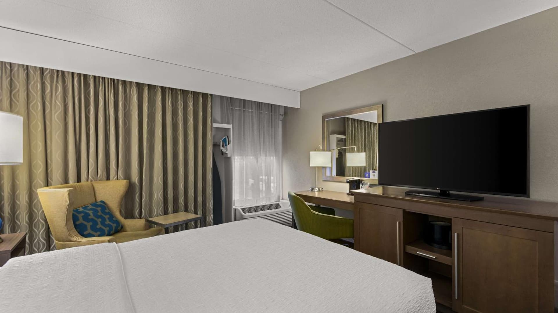 Hampton Inn Bloomington property views in Bloomington, IN — gallery photo 3