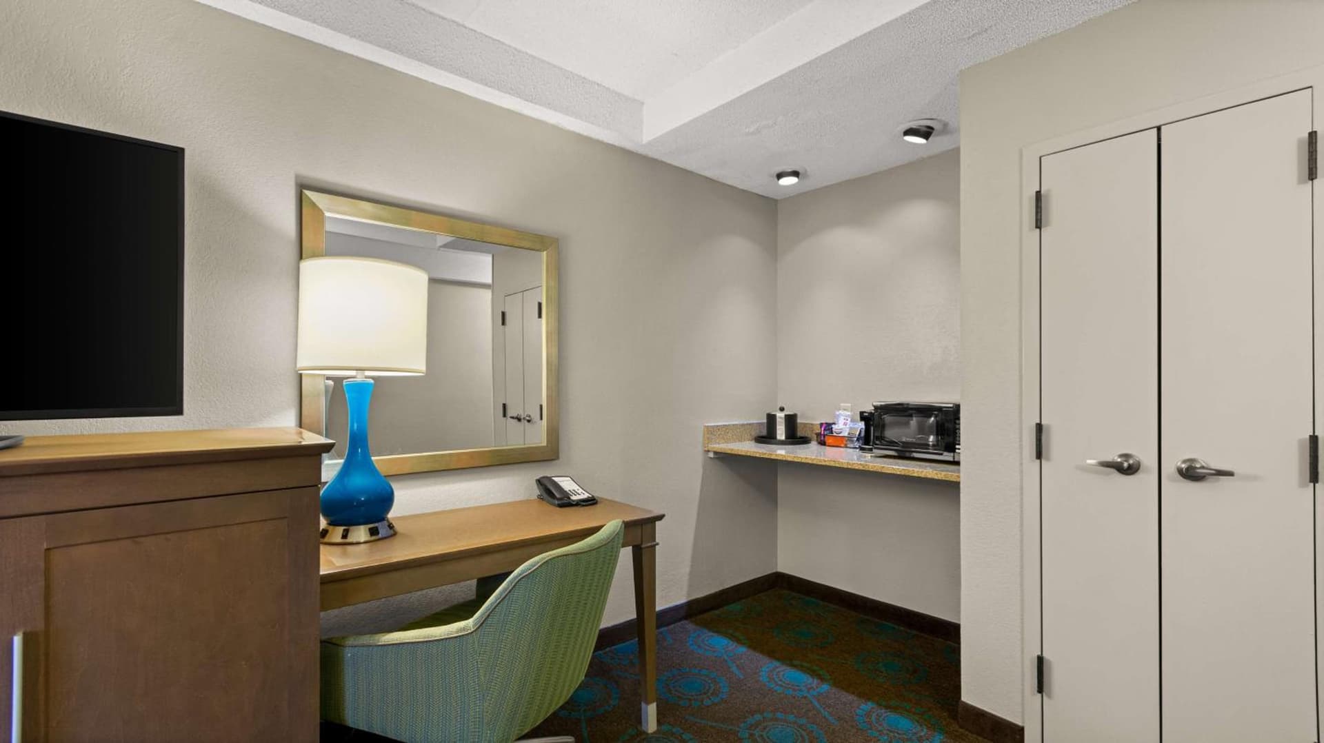 Hampton Inn Bloomington interior in Bloomington, IN — gallery photo 2