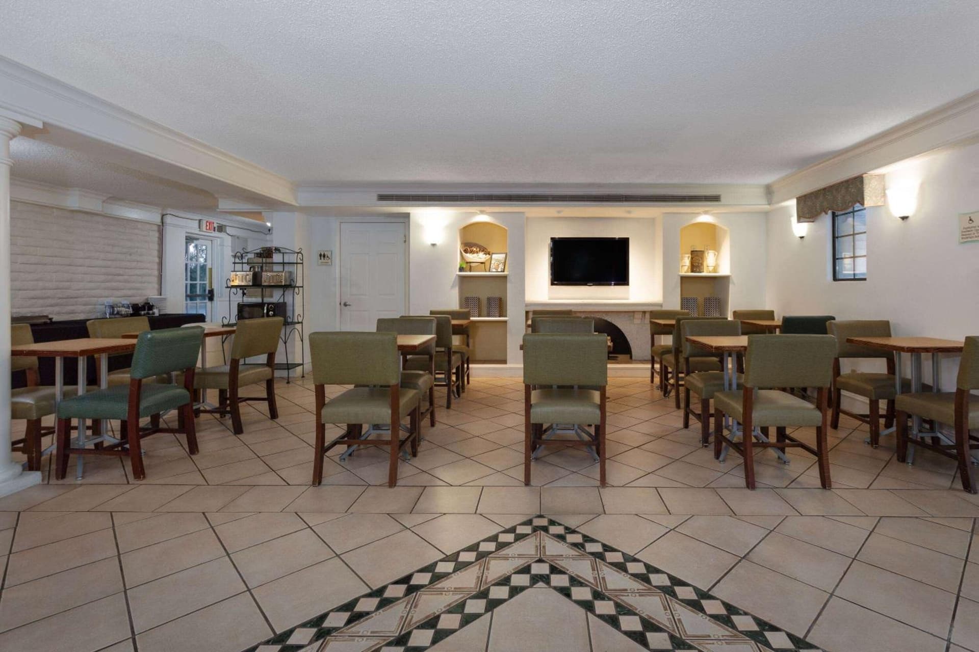 La Quinta Inn by Wyndham Pensacola gallery photo in Pensacola, FL — image 18