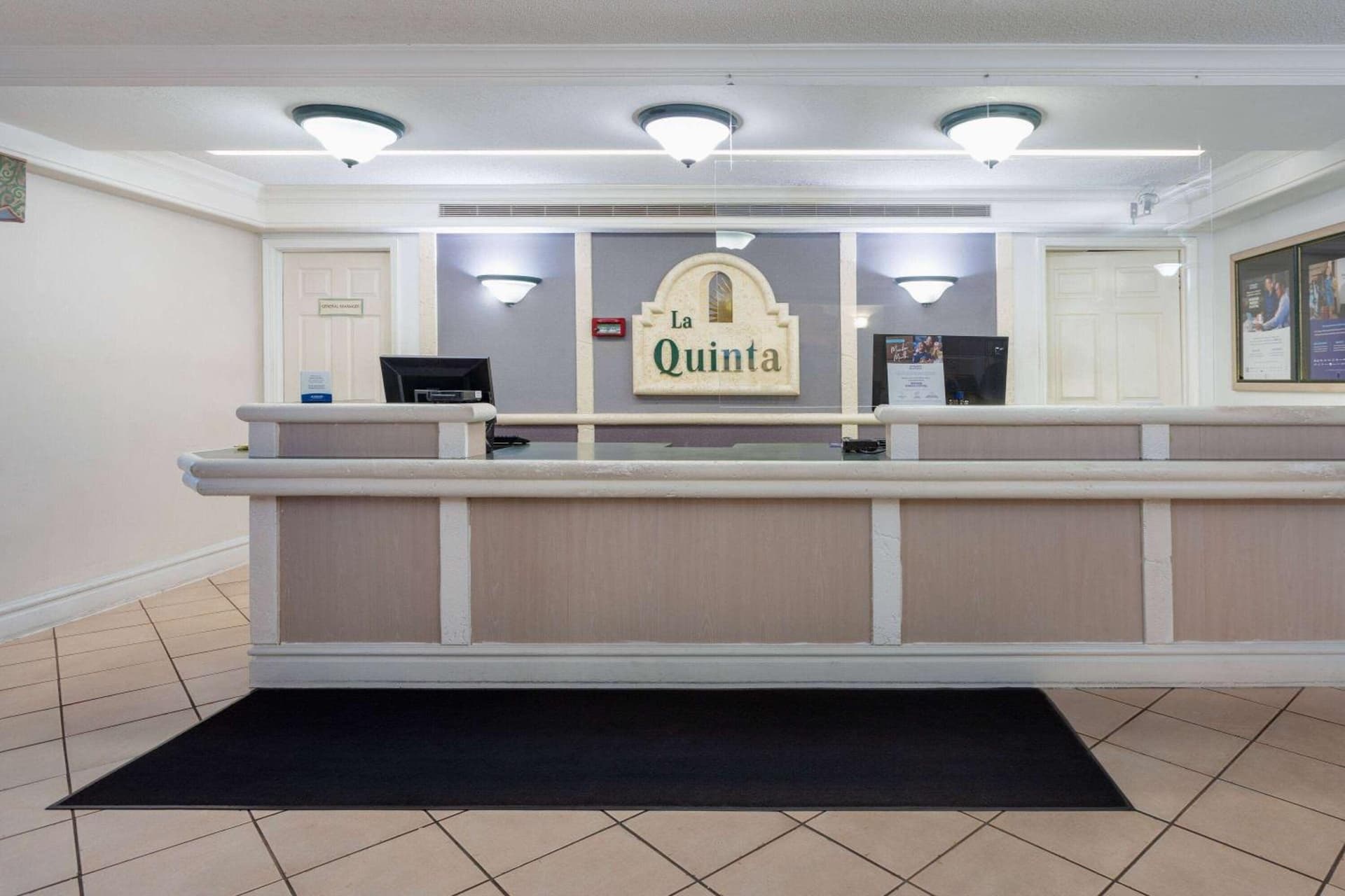 La Quinta Inn by Wyndham Pensacola gallery photo in Pensacola, FL — image 28