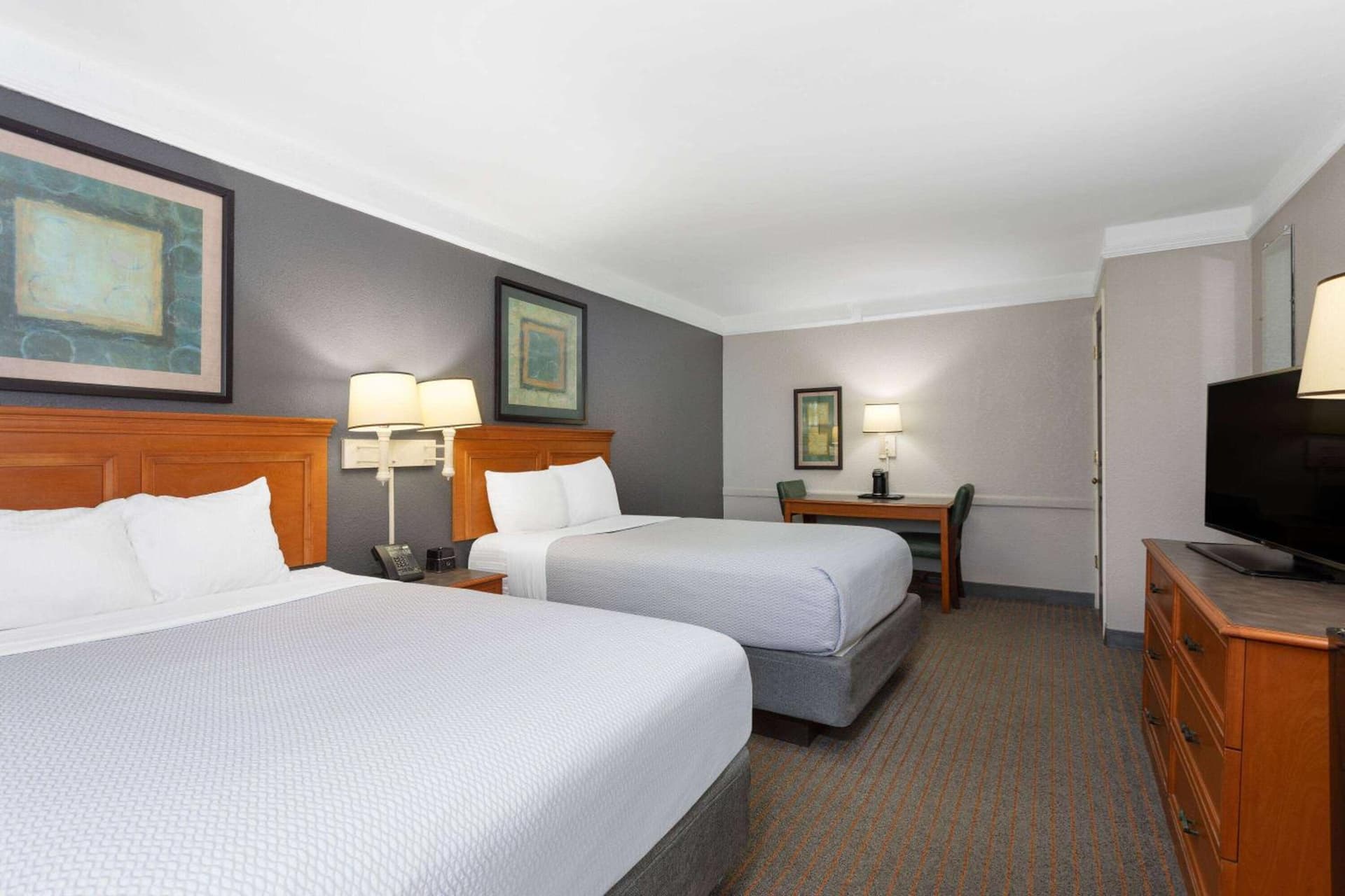 La Quinta Inn by Wyndham Pensacola gallery photo in Pensacola, FL — image 8