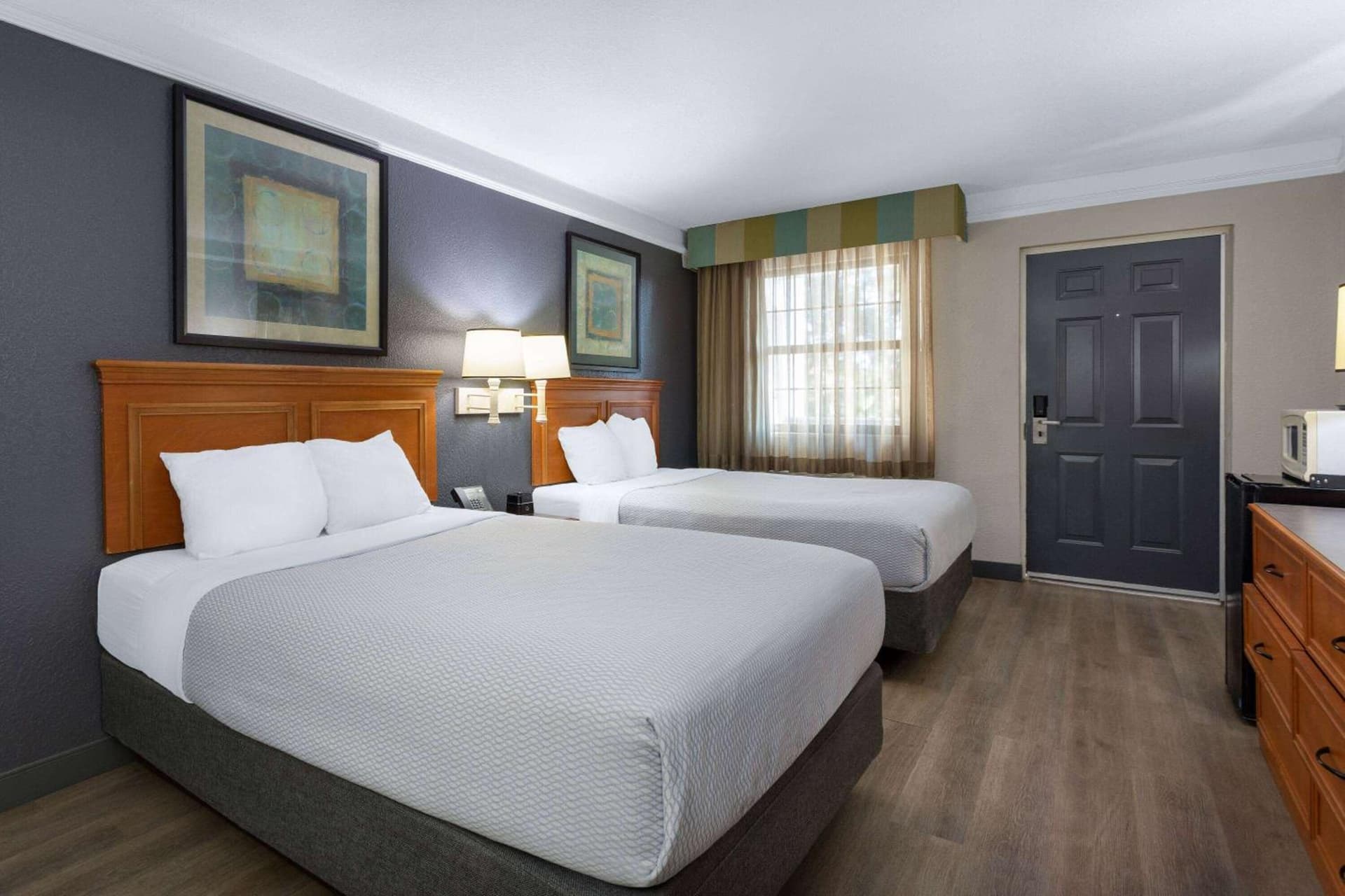 La Quinta Inn by Wyndham Pensacola gallery photo in Pensacola, FL — image 12