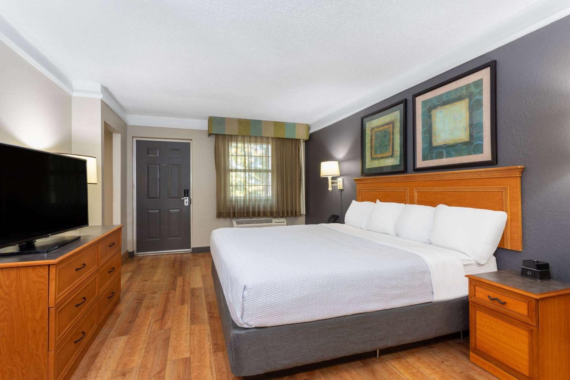 La Quinta Inn by Wyndham Pensacola gallery photo in Pensacola, FL — image 5