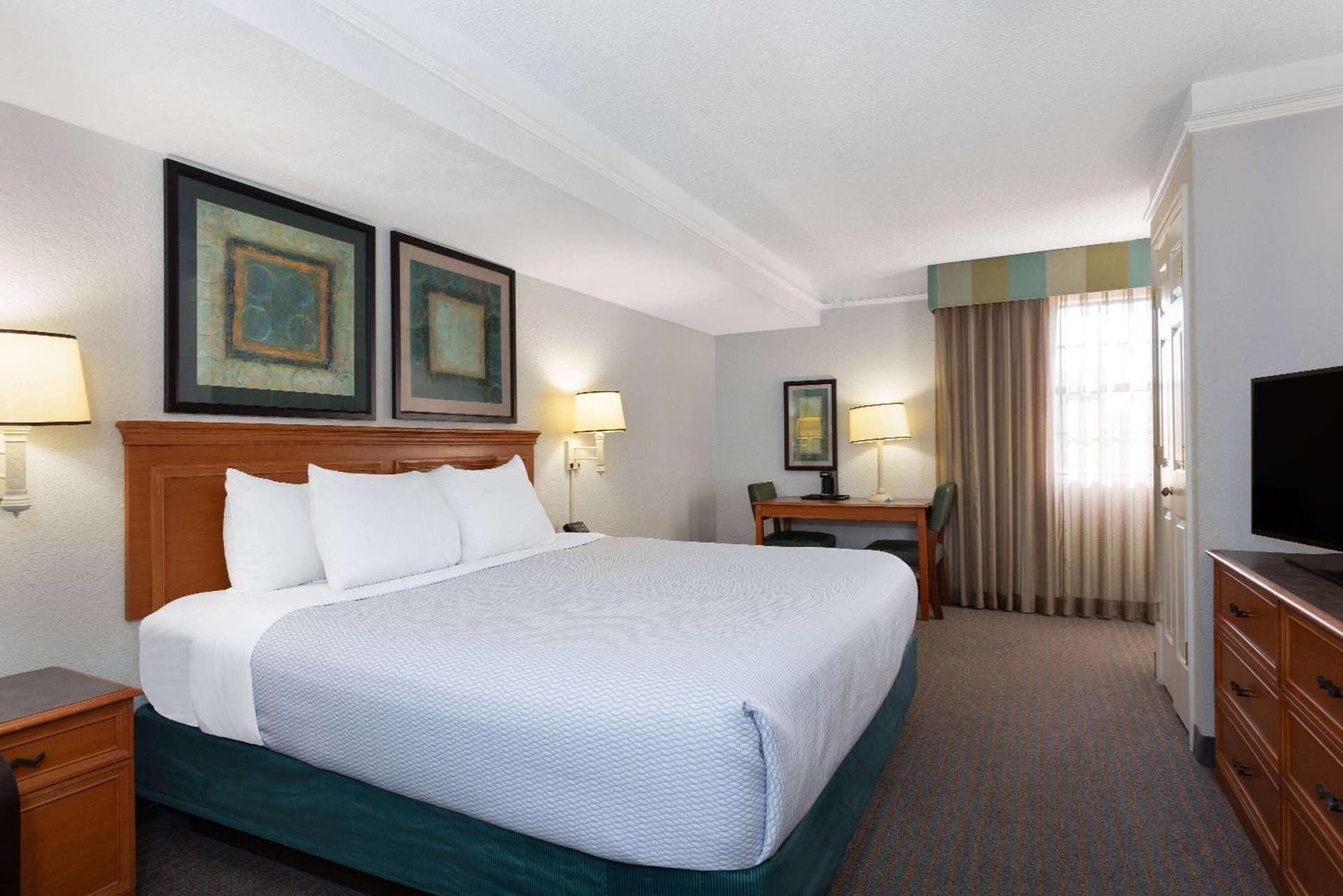 La Quinta Inn by Wyndham Pensacola gallery photo in Pensacola, FL — image 11