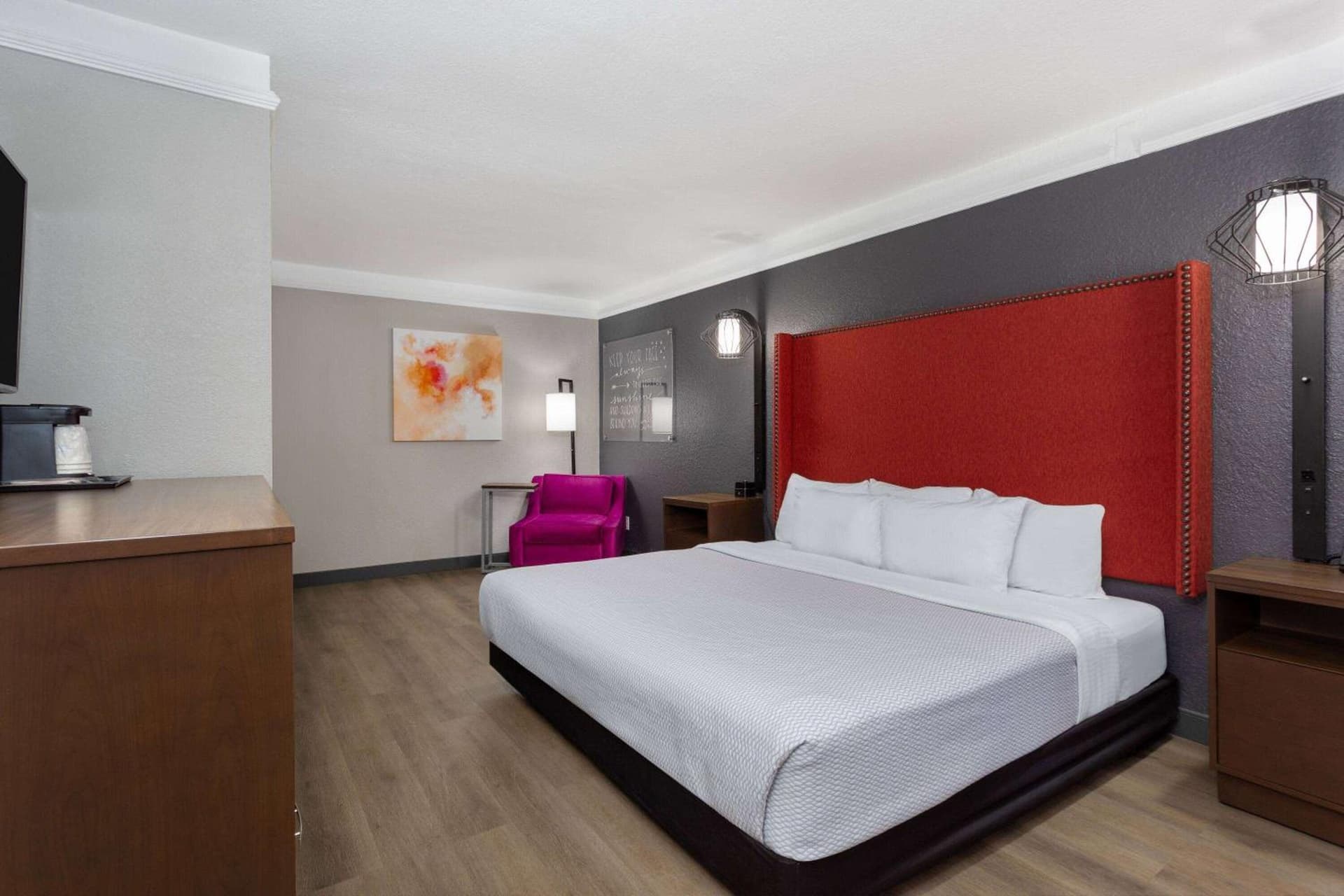 La Quinta Inn by Wyndham Pensacola gallery photo in Pensacola, FL — image 4