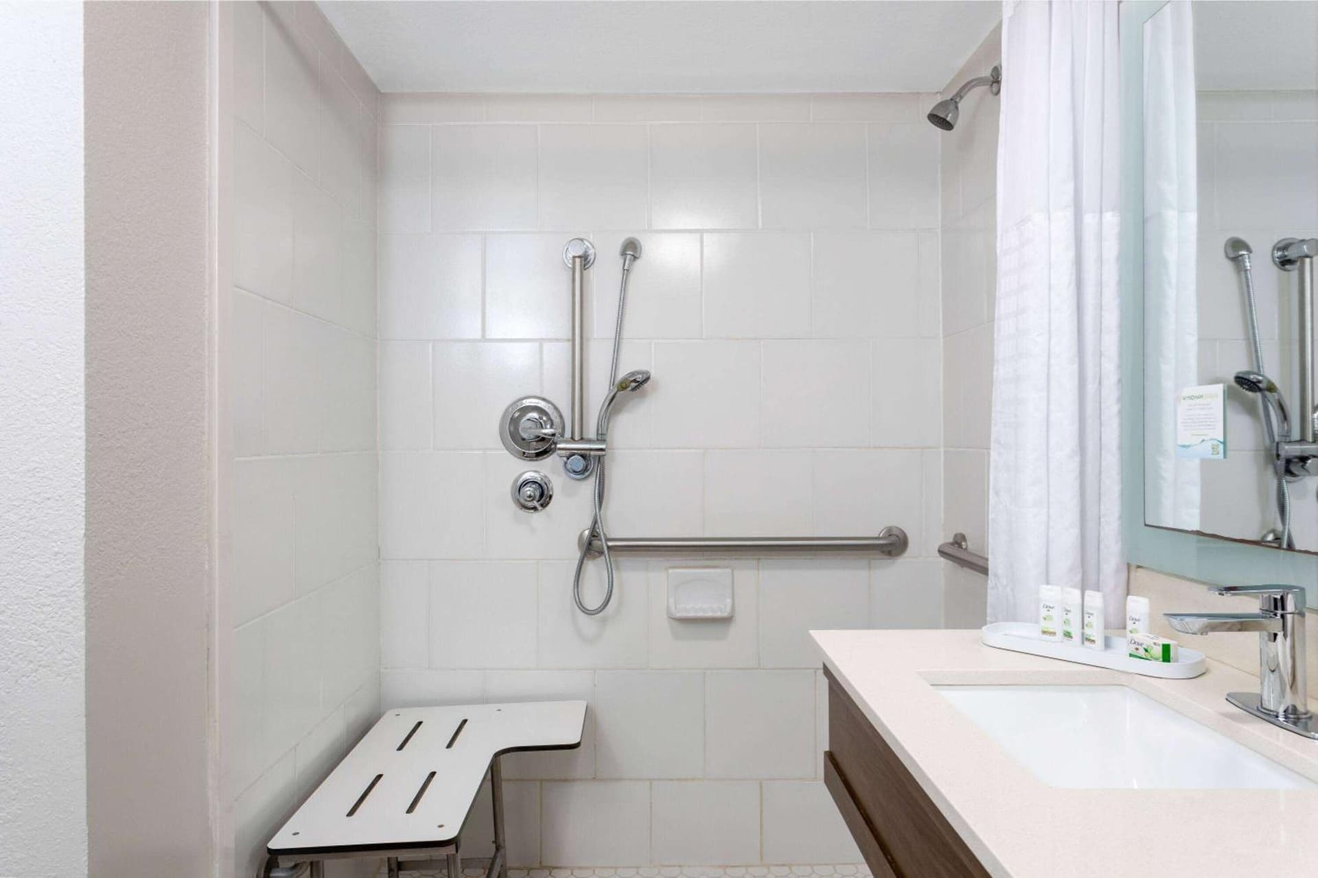 La Quinta Inn by Wyndham Pensacola gallery photo in Pensacola, FL — image 17