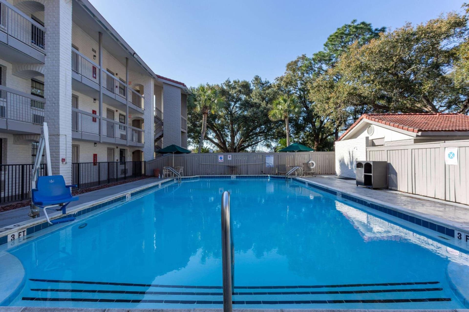 La Quinta Inn by Wyndham Pensacola gallery photo in Pensacola, FL — image 6