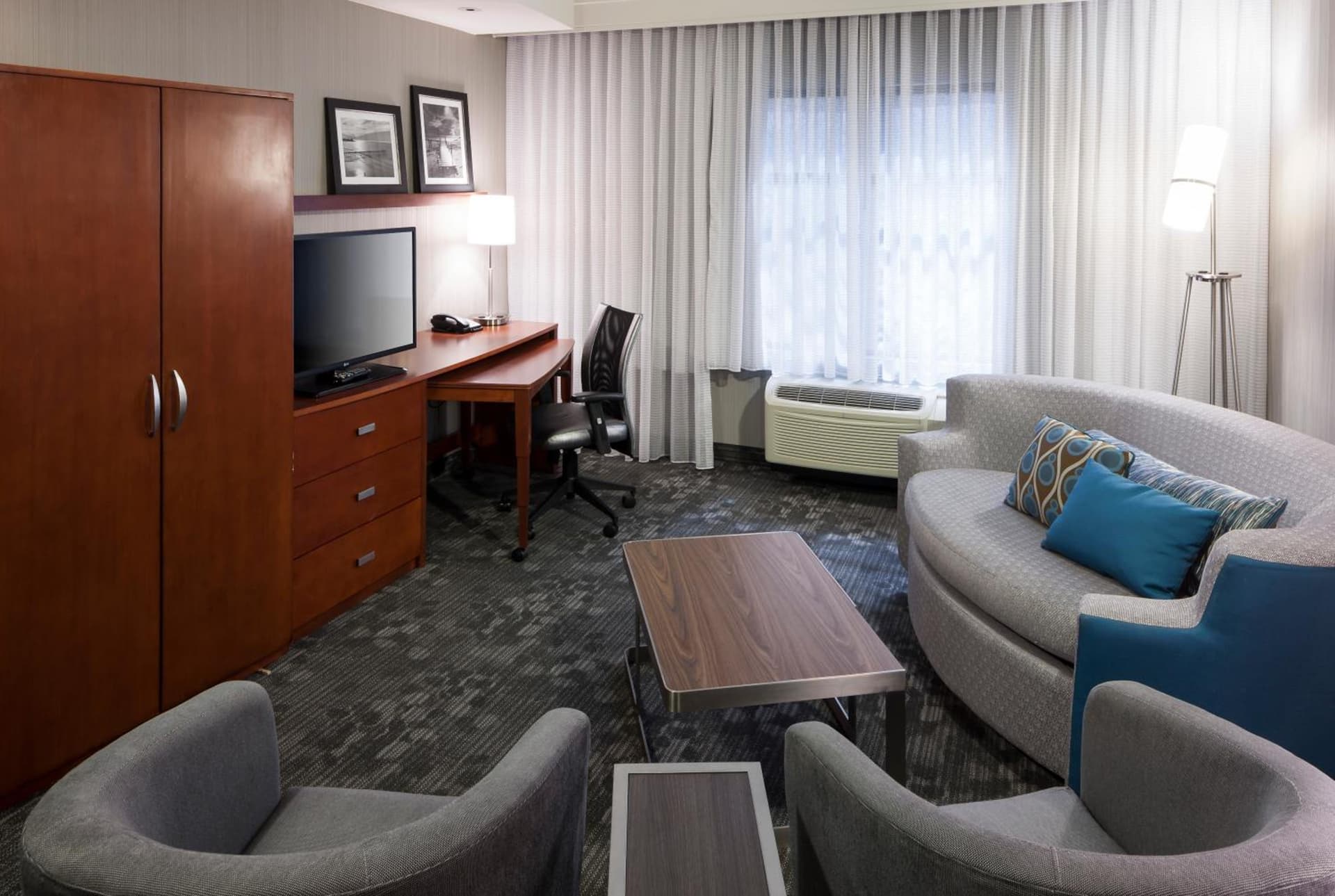 Courtyard by Marriott Santa Clarita Valencia gallery photo in Valencia, CA — image 5