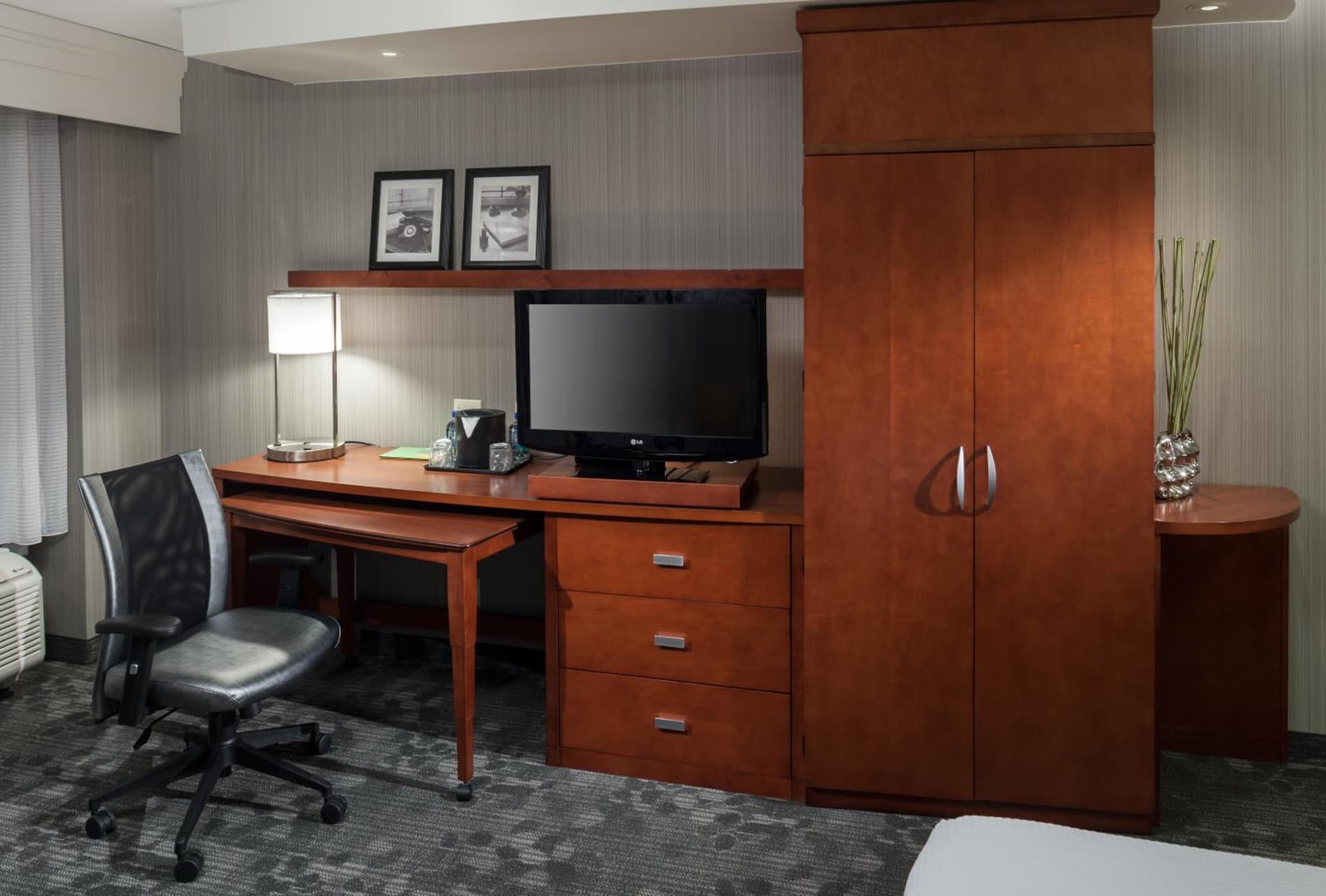 Courtyard by Marriott Santa Clarita Valencia property views in Valencia, CA — gallery photo 3