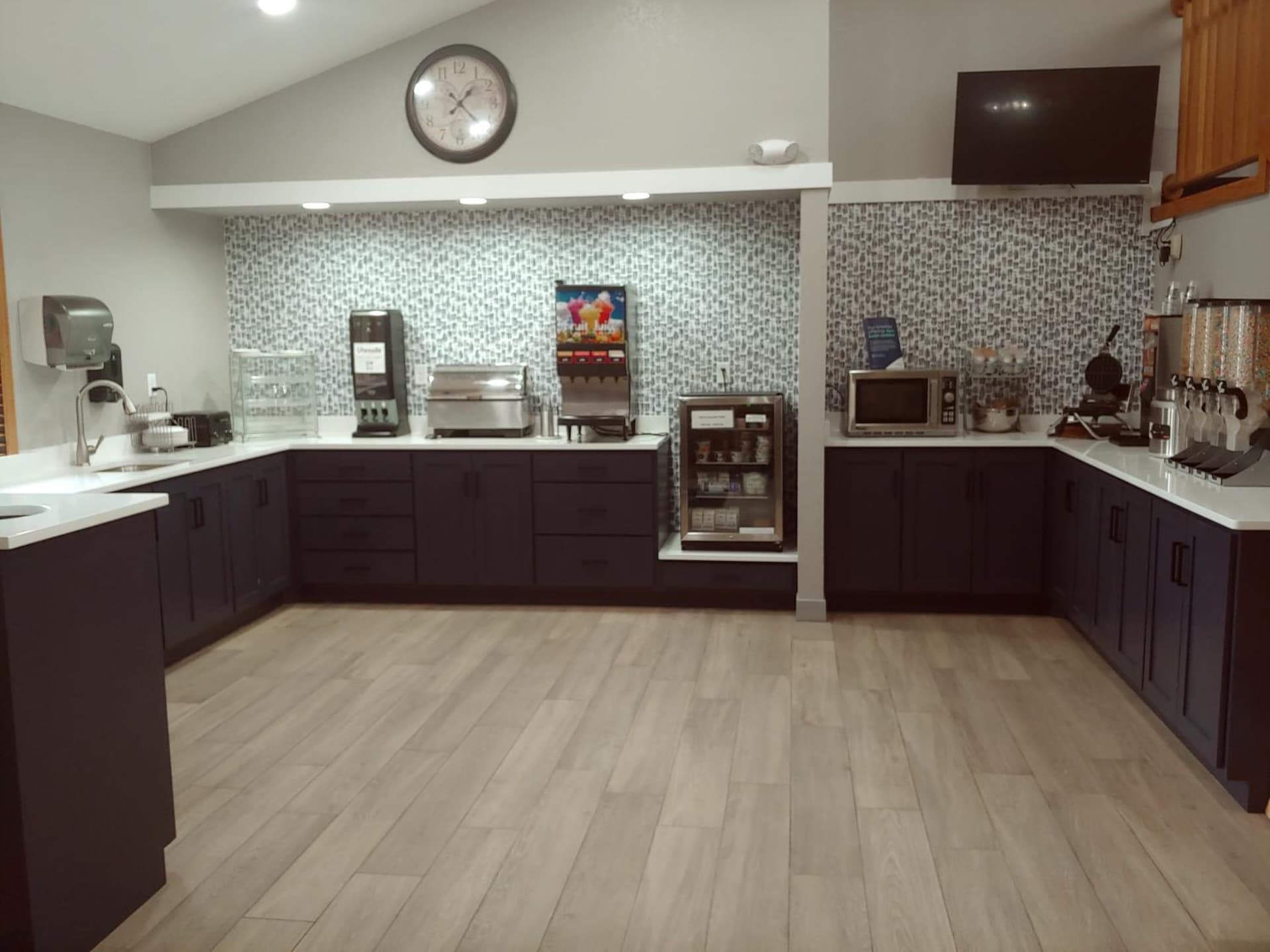 AmericInn by Wyndham Dickinson interior in Dickinson, ND — gallery photo 2